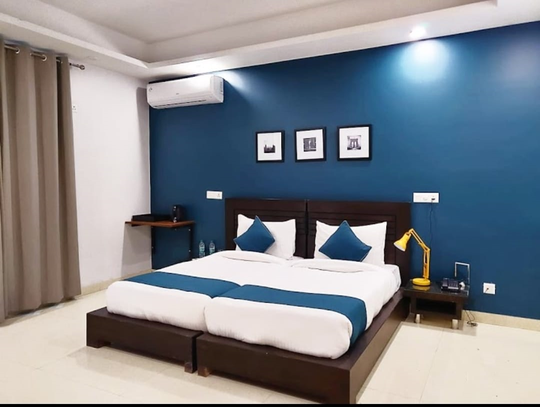 Twin Room Deluxe Air conditioned Room at Oranate service apartments in Pune Hinjewadi 